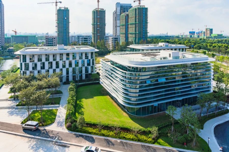 161009413089604422X3.jpg 640.webp.jpg